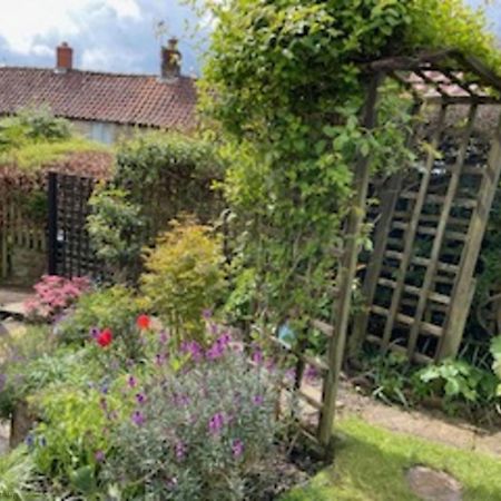 Picturesque Stone Cottage In The Heart Of North Yorkshire Village - Hideaway Cottage Esterno foto